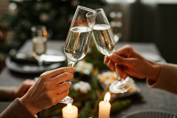 AdobeStock_462354157_cheers
